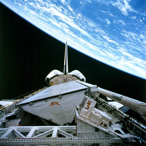 Blick aus dem Spaceshuttle Endeavour auf die Erde
