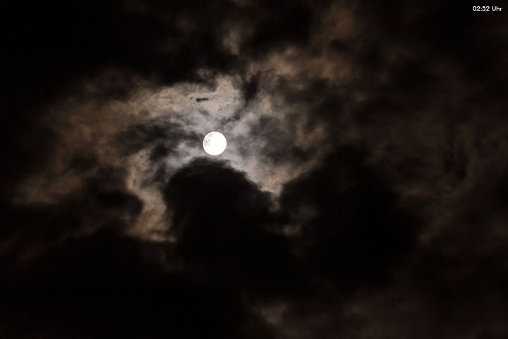 Mond mit Wolkenherz