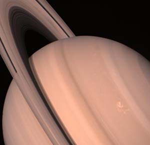 Saturn fotografiert von Voyager